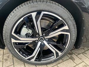 Volvo  T6 AWD Plus Dark Fahrerassistenz Paket LM-Rä