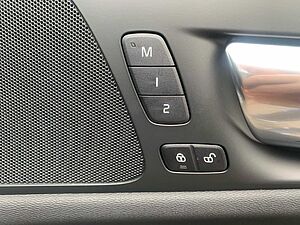 Volvo  T6 AWD Plus Dark Fahrerassistenz Paket LM-Rä