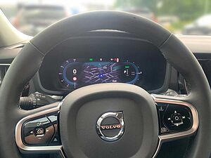 Volvo  T6 AWD Plus Dark Fahrerassistenz Paket LM-Rä