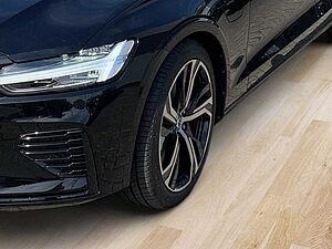 Volvo  T6 AWD Plus Dark Fahrerassistenz Paket LM-Rä