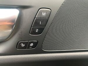 Volvo  T6 AWD Plus Dark Licht Paket Fahrerassistenz