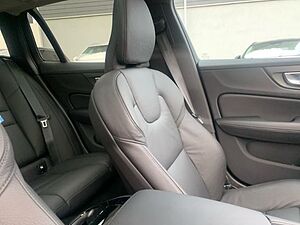 Volvo  T6 AWD Plus Dark Licht Paket Fahrerassistenz
