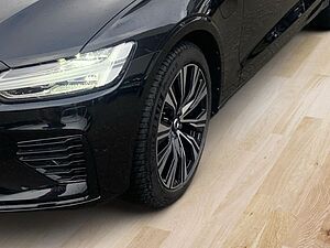 Volvo  T6 AWD Plus Dark Licht Paket Fahrerassistenz