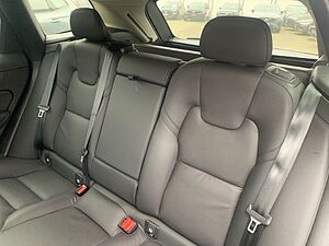 Volvo  B4 Plus Dark Voll LED Abstandstempomat Pilo