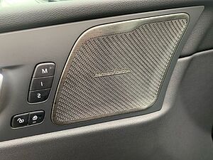 Volvo  B4 Plus Dark Voll LED Abstandstempomat Pilo