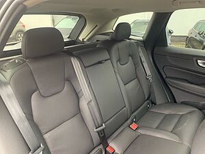 Volvo  B4 Plus Dark Voll LED Abstandstempomat Pilo