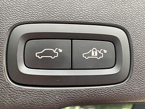 Volvo  B4 AWD Momentum Pro Voll LED Kamera Navi BL