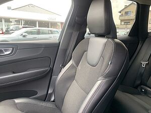 Volvo  B4 AWD Momentum Pro Voll LED Kamera Navi BL