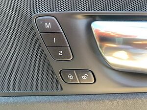 Volvo  B4 R-Design Standheizung el. Sitze Abstands