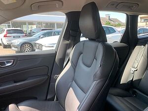 Volvo  B4 AWD Inscription Voll LED Abstandstempoma