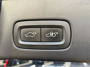 Volvo  D4 Momentum Voll LED Leder el. Sitz Navi Kam