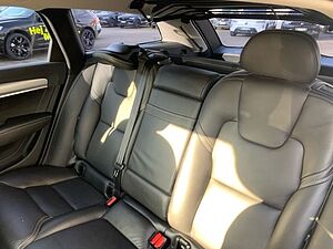 Volvo  D4 Momentum Voll LED Leder el. Sitz Navi Kam
