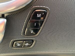 Volvo  D4 Momentum Voll LED Leder el. Sitz Navi Kam