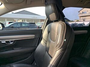 Volvo  D4 Momentum Voll LED Leder el. Sitz Navi Kam