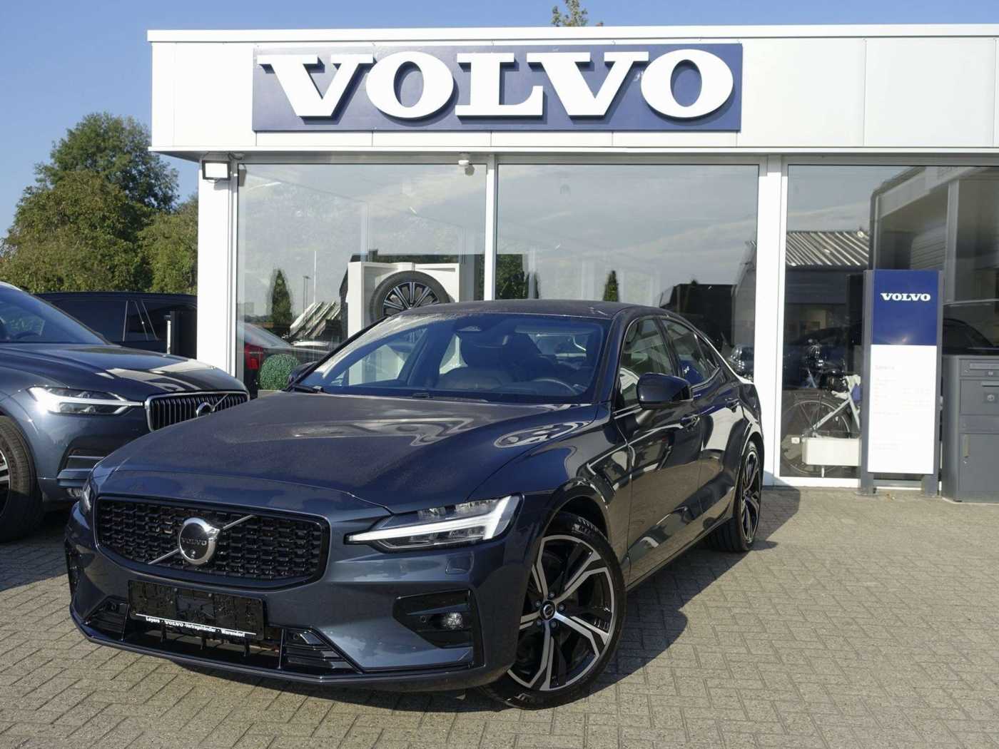 Volvo  Ultimate B5 AWD/Dark/360°/BLIS/Pano/H&K