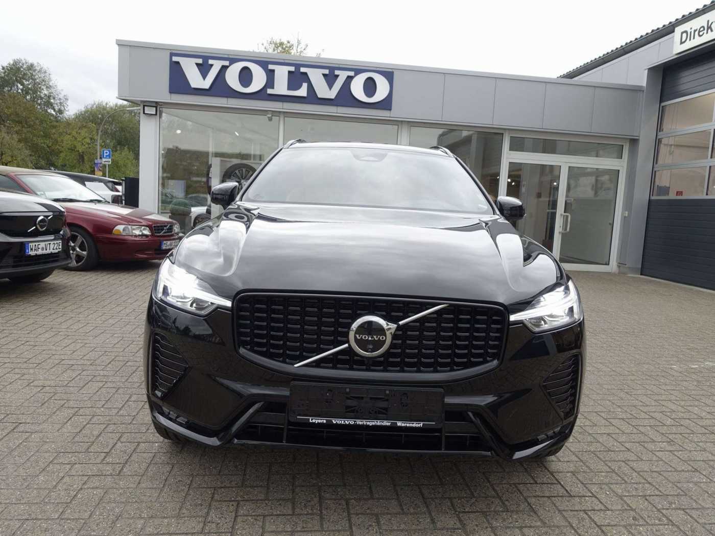 Volvo  Plus B4 Mild-Hybrid/Dark/AHK/FourC/360°/BLS