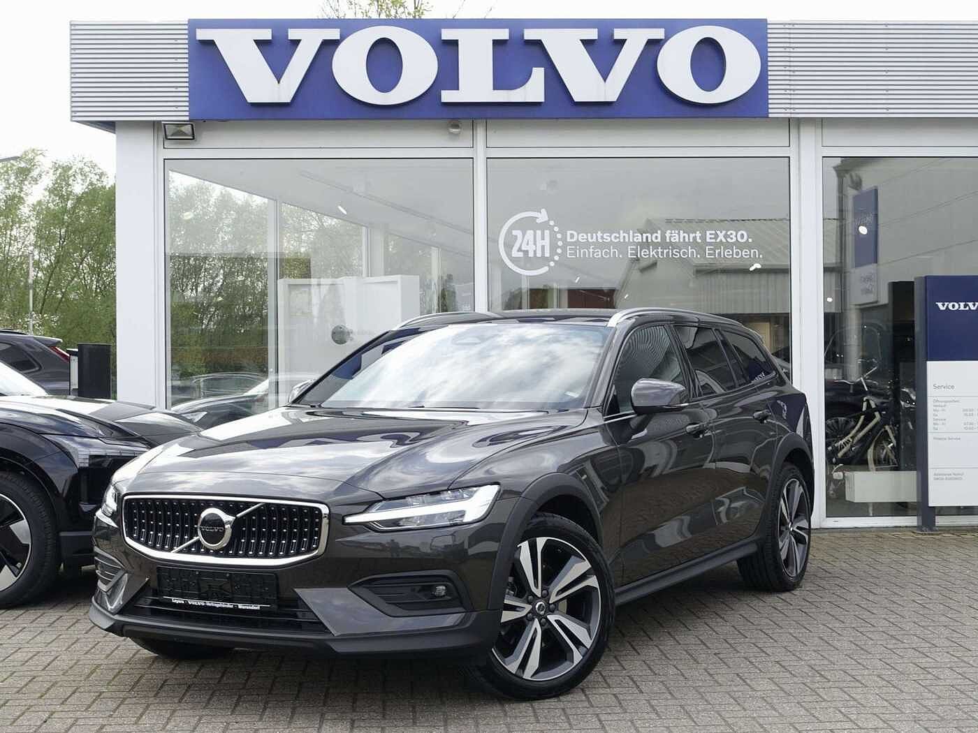 Volvo  V60 B4 AWD Cross Country Plus/Kamera/H&K/Memory