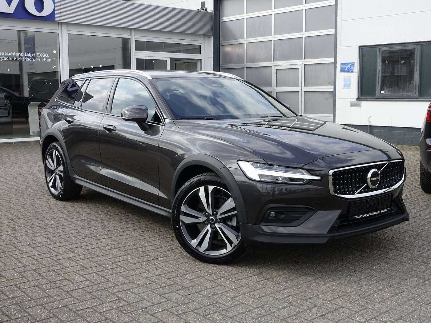 Volvo  V60 B4 AWD Cross Country Plus/Kamera/H&K/Memory