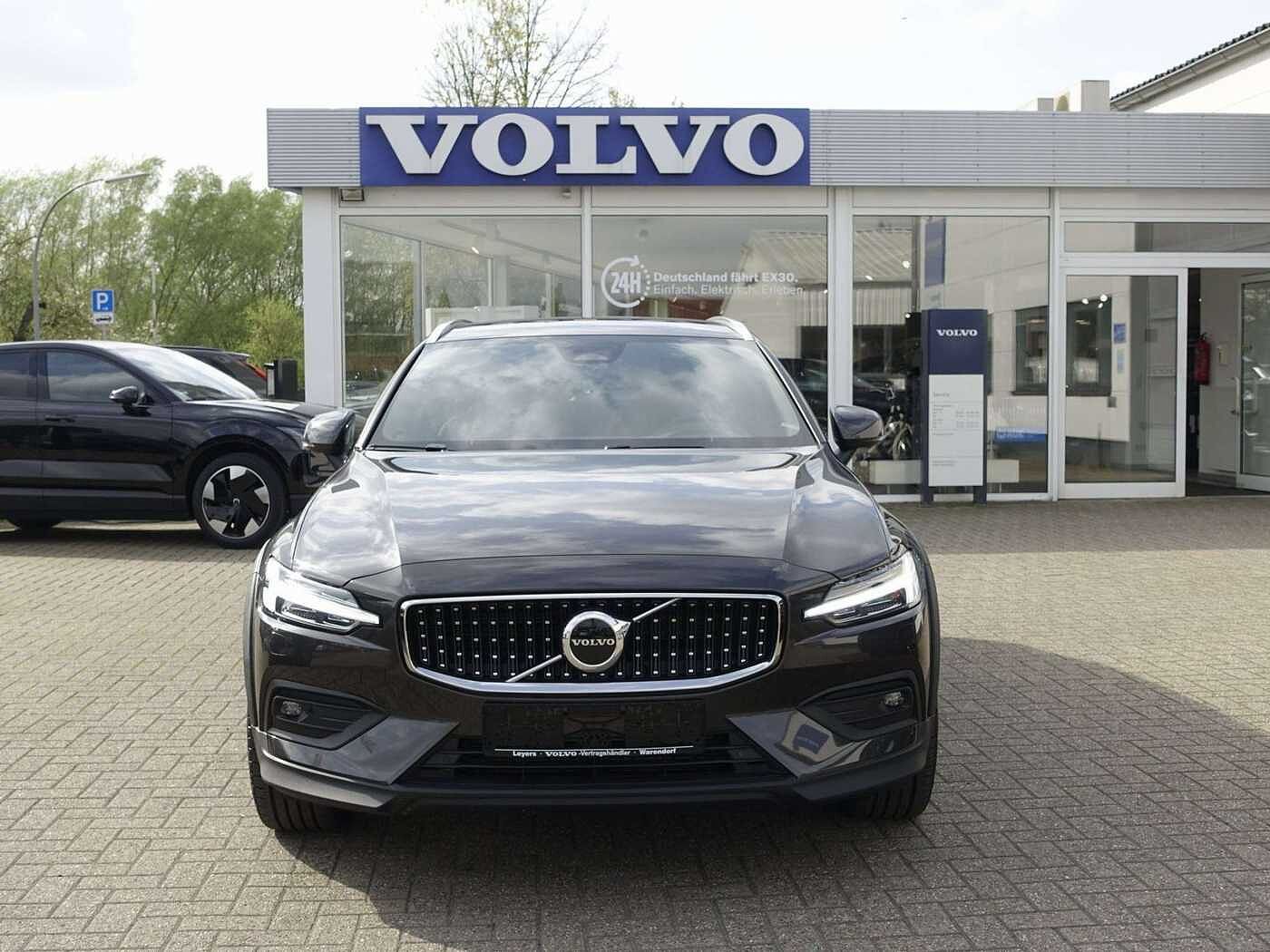 Volvo  V60 B4 AWD Cross Country Plus/Kamera/H&K/Memory