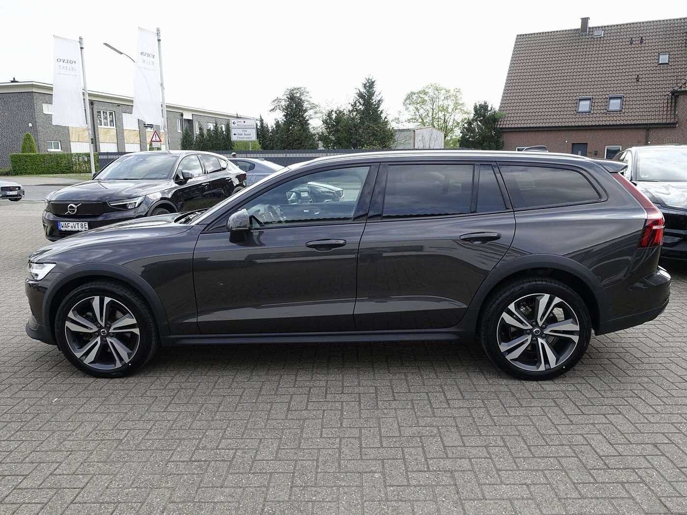 Volvo  V60 B4 AWD Cross Country Plus/Kamera/H&K/Memory