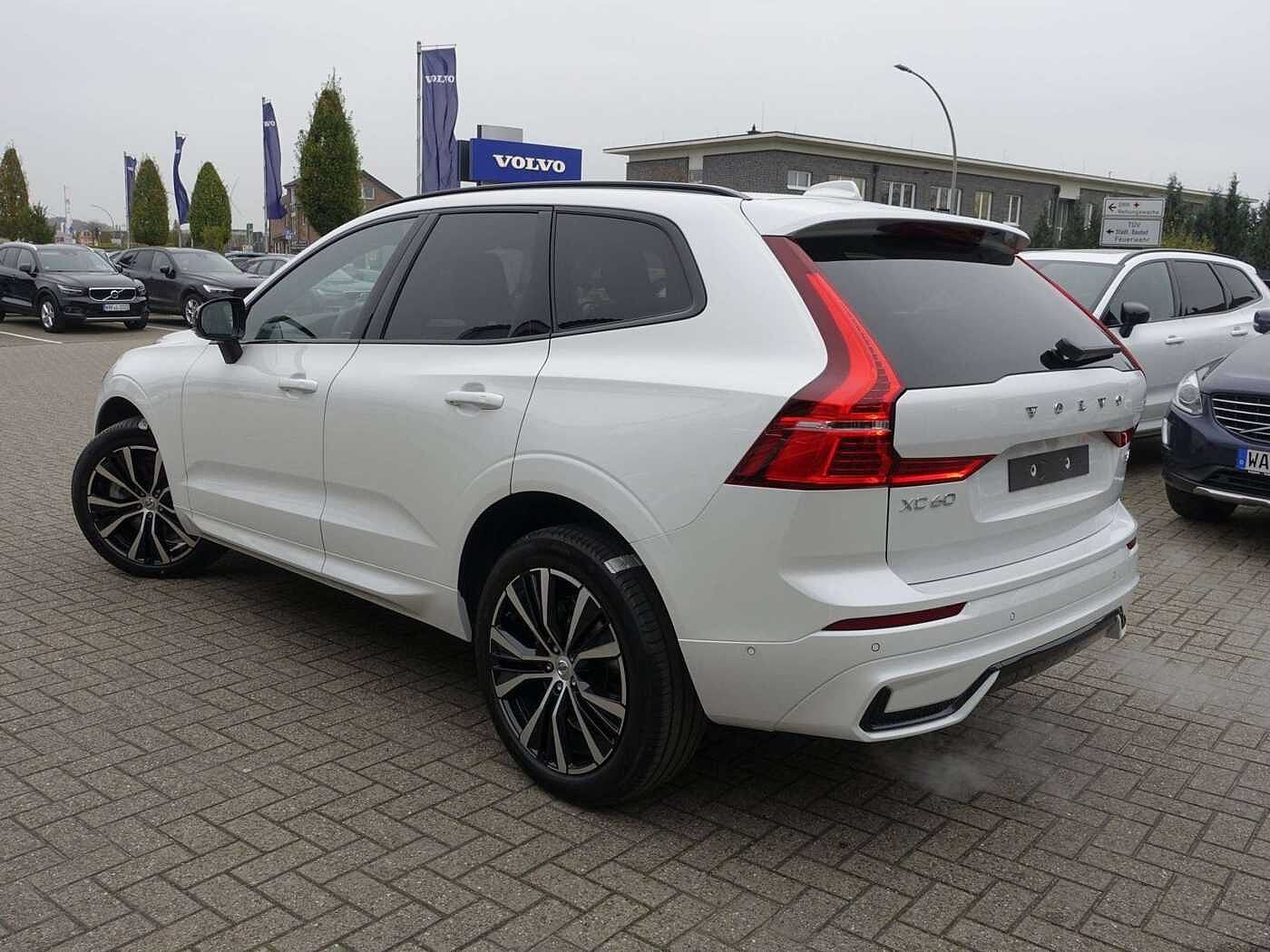 Volvo  Plus B4 AWD Mild-Hybrid/Dark/360°/BLIS/H&K