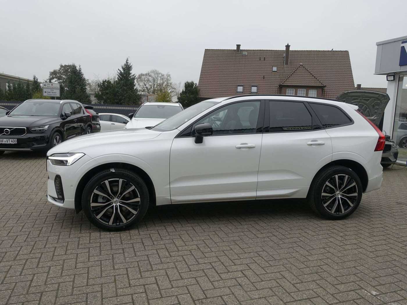 Volvo  Plus B4 AWD Mild-Hybrid/Dark/360°/BLIS/H&K