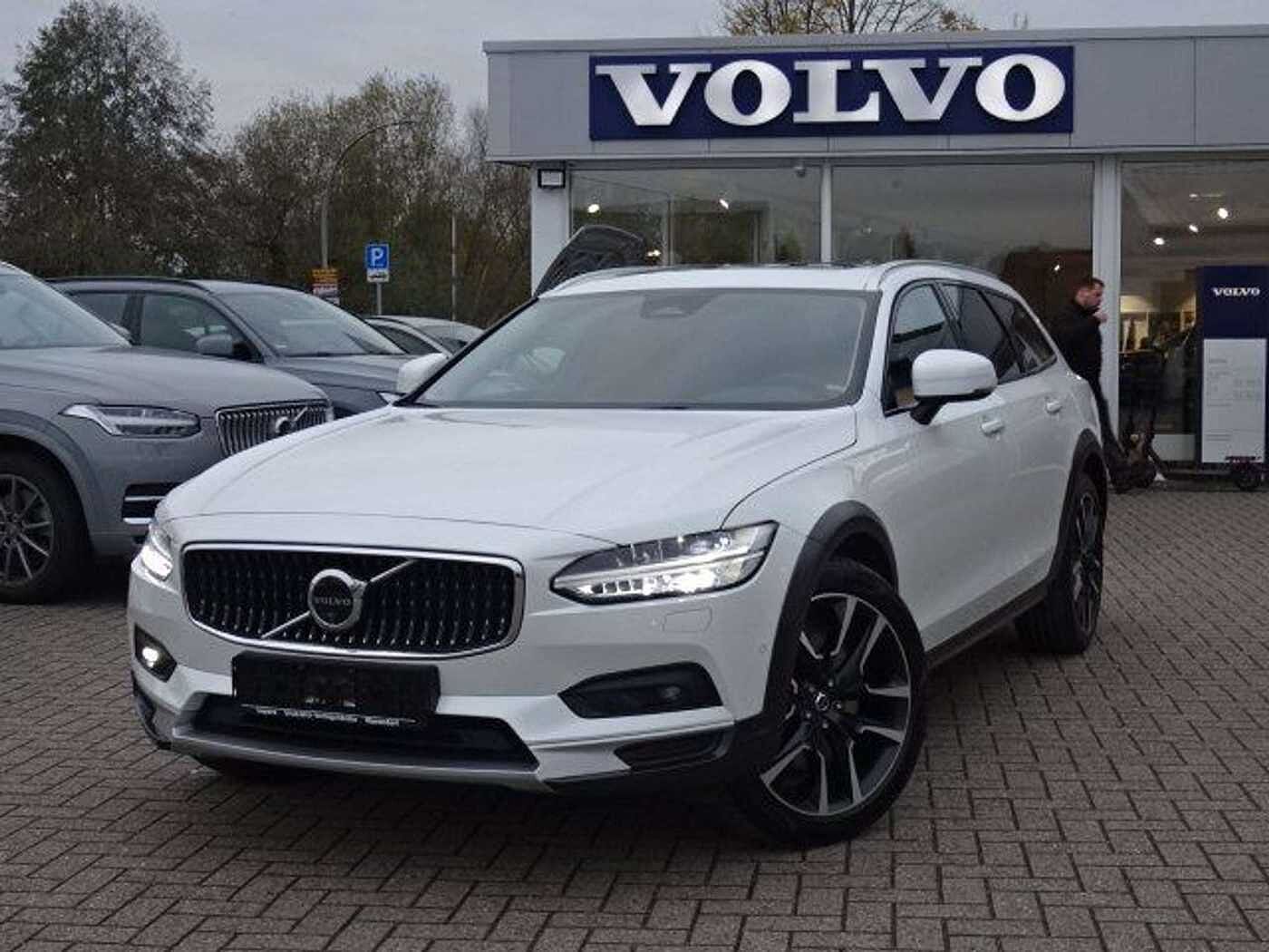 Volvo  Ultimate B4 AWD HUD/PANO/BLIS