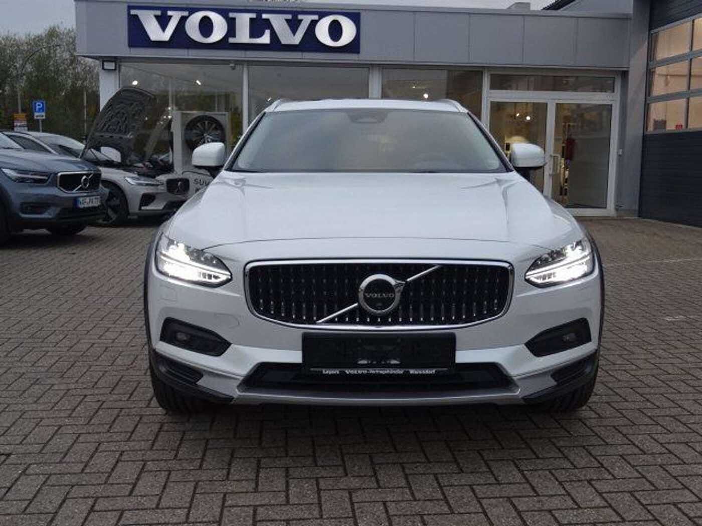 Volvo  Ultimate B4 AWD HUD/PANO/BLIS