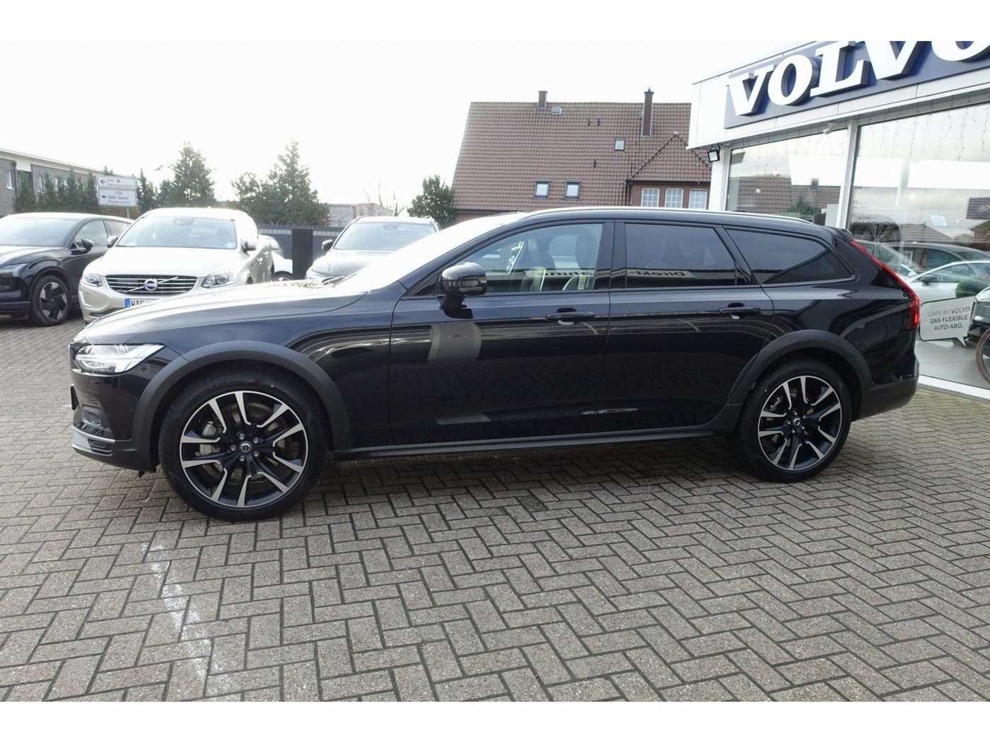 Volvo  Ultimate B4 AWD/B&W/Pano/BLIS