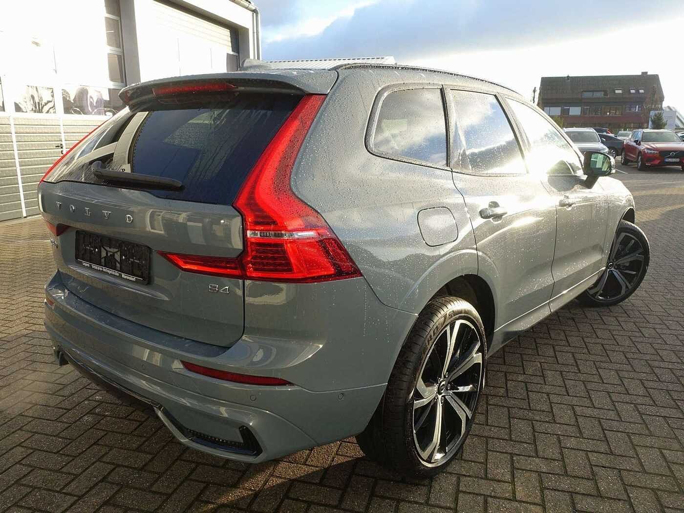 Volvo  Plus Dark B4 Mild-Hybrid PANO/360°KAM/AHK