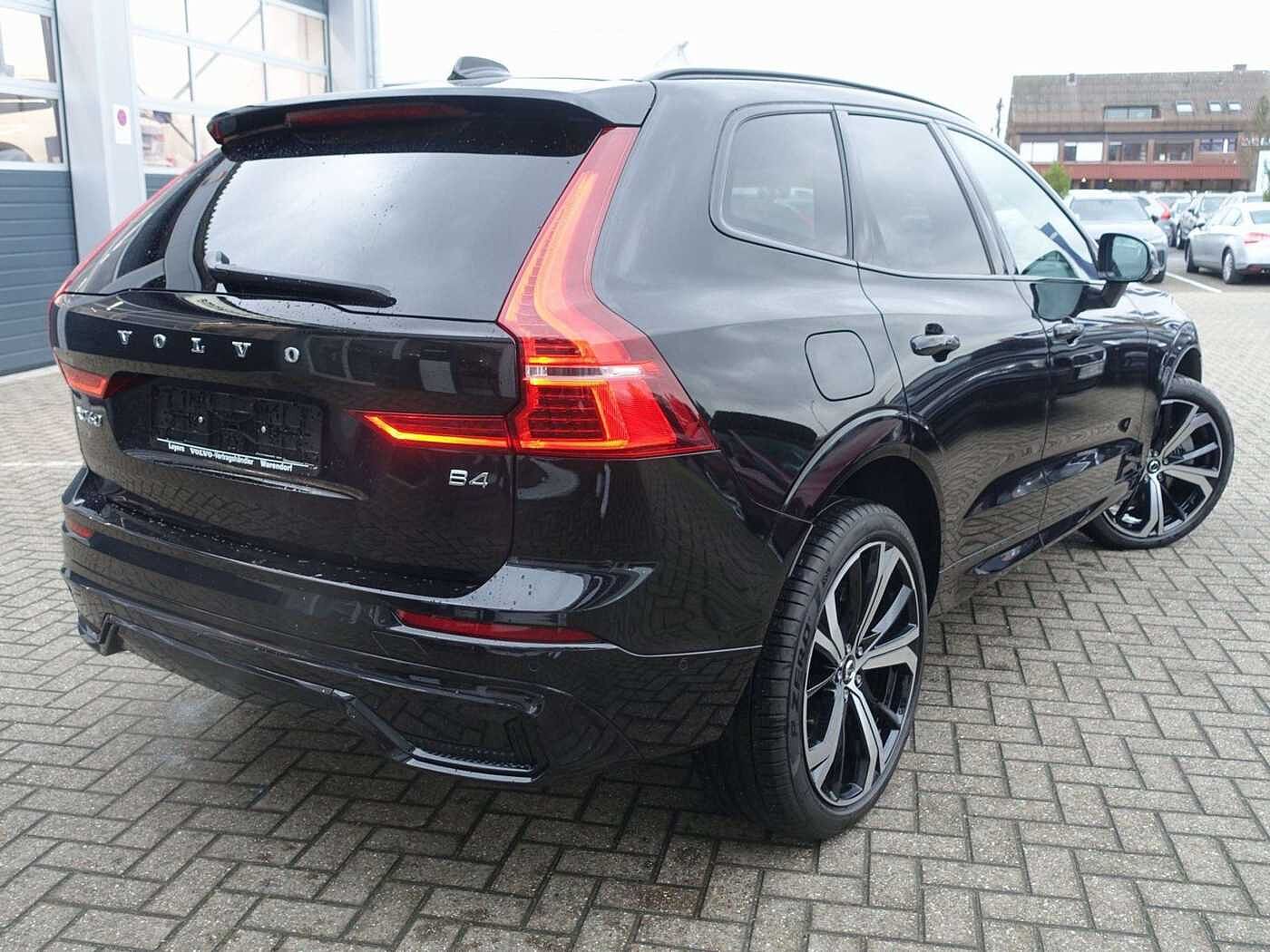 Volvo  Plus Dark B4 Mild-Hybrid PANO/AHK/360°KAM