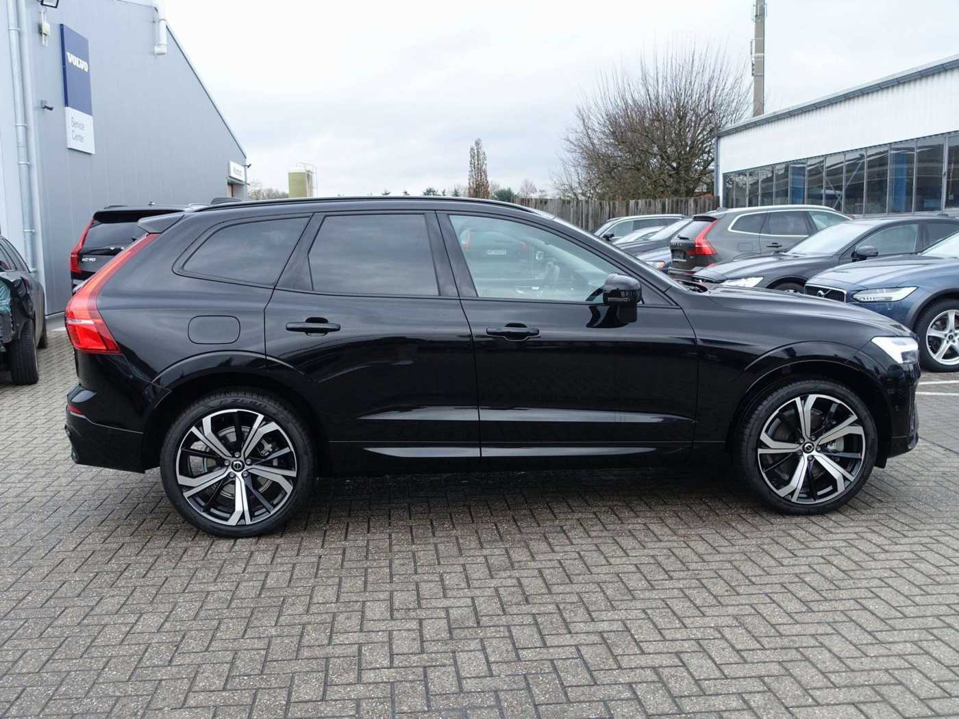 Volvo  Plus Dark B4 Mild-Hybrid PANO/AHK/360°KAM