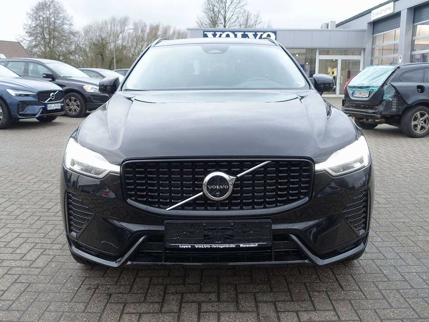 Volvo  Plus Dark B4 Mild-Hybrid PANO/AHK/360°KAM