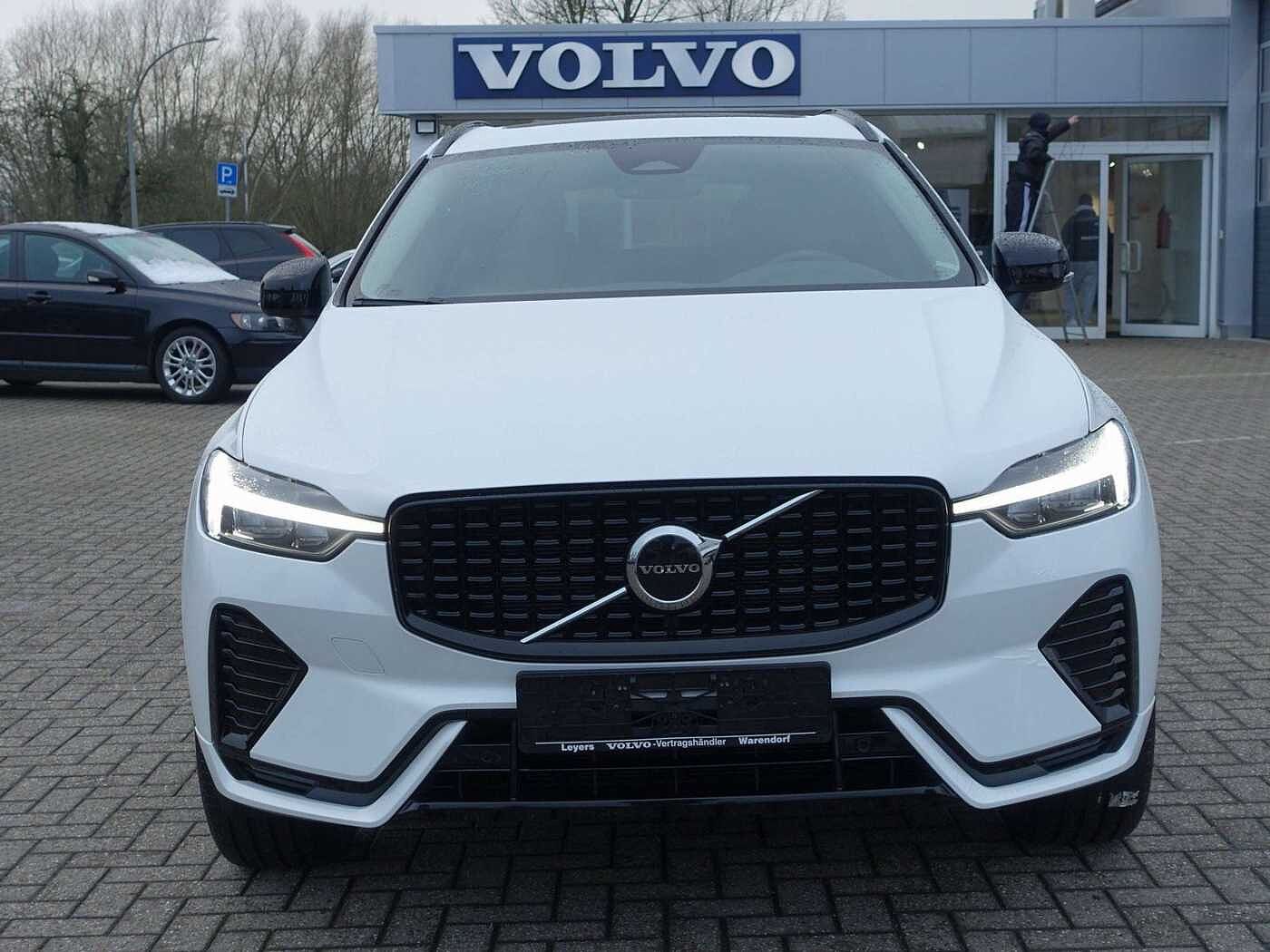 Volvo  Plus, B4 Mild-Hybrid/Dark/Pano/StndHz/CAM