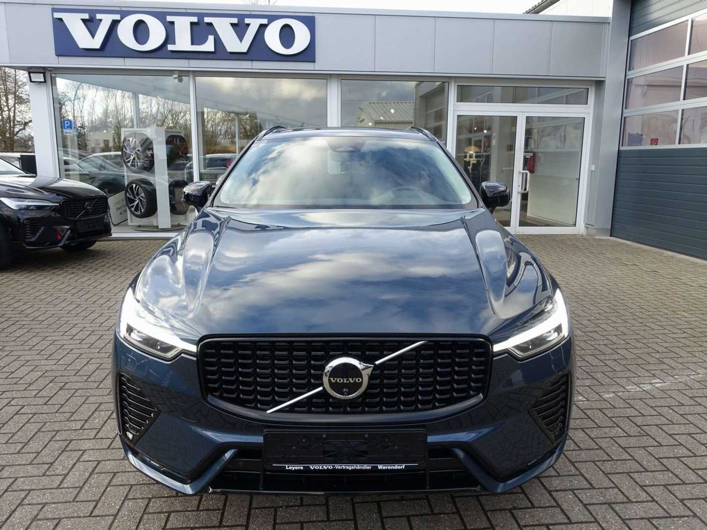 Volvo  Plus, B5 AWD Mild-Hybrid/Dark/Pano/BLIS