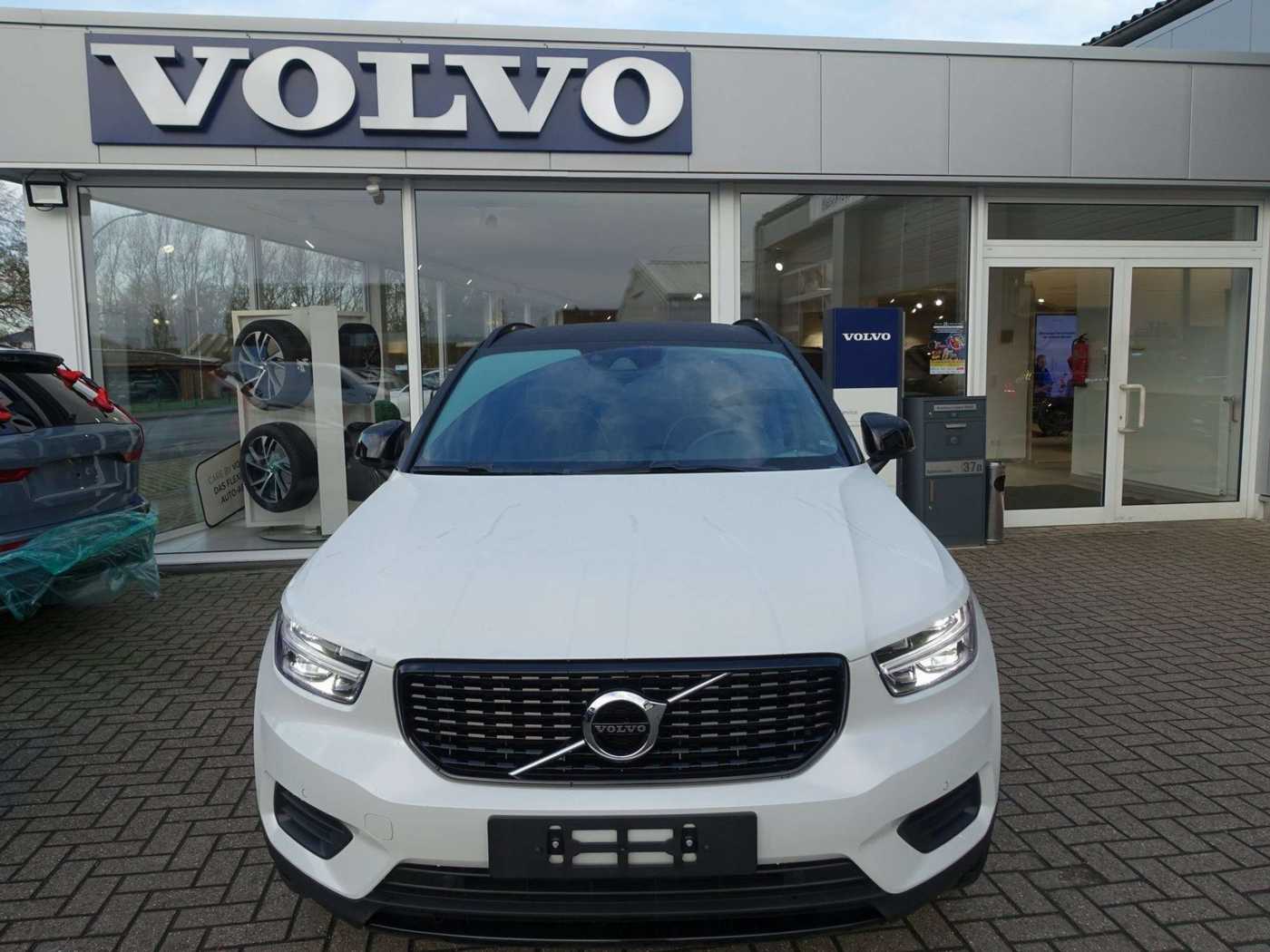 Volvo  D4 AWD R-Design/Pano/Kamera/AHK/Carplay