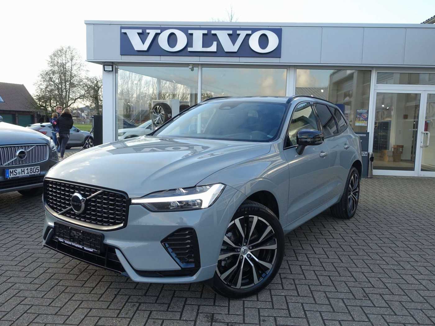 Volvo  Plus B4 Mild-Hybrid Dark PANO/STANDHZG/BLIS