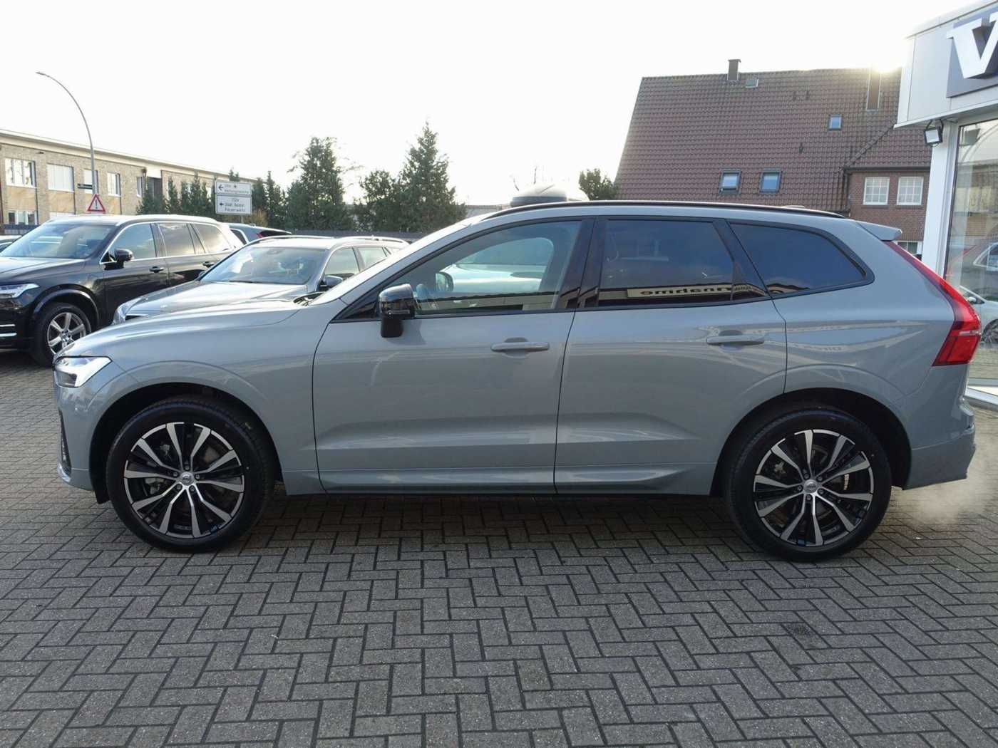 Volvo  Plus B4 Mild-Hybrid Dark PANO/STANDHZG/BLIS