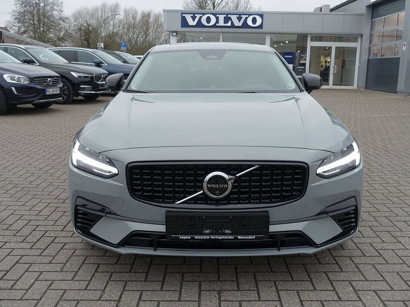 Volvo  Recharge Ultimate Dark T8 AWD B&W/HUD/Four-C