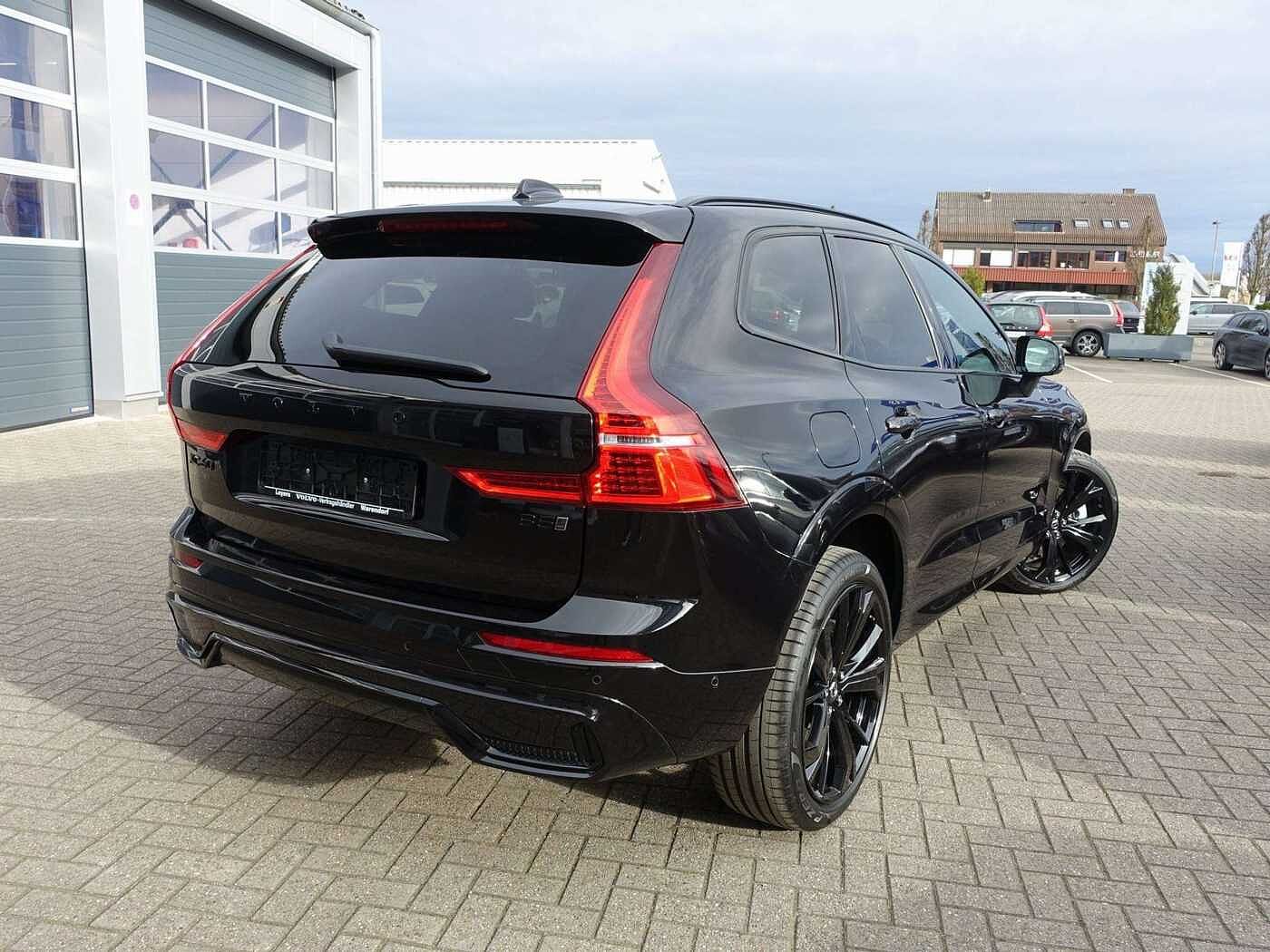 Volvo  Black Edition Plus B5 AWD/Pano/360°/BLIS