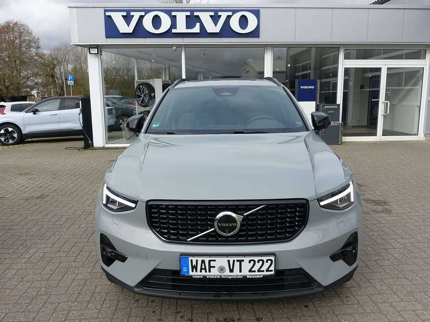 Volvo  B4 Plus Dark/Pano/H&K/BLIS/Memory/Carplay