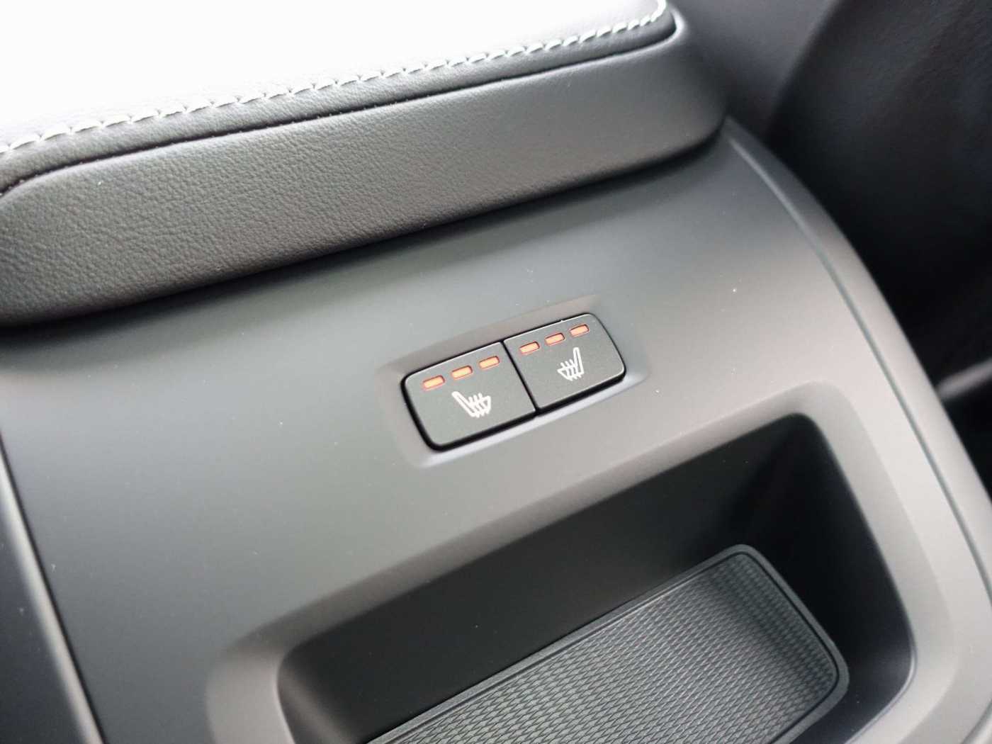 Volvo  Recharge Black Edition Ultimate T8 AWD/360°