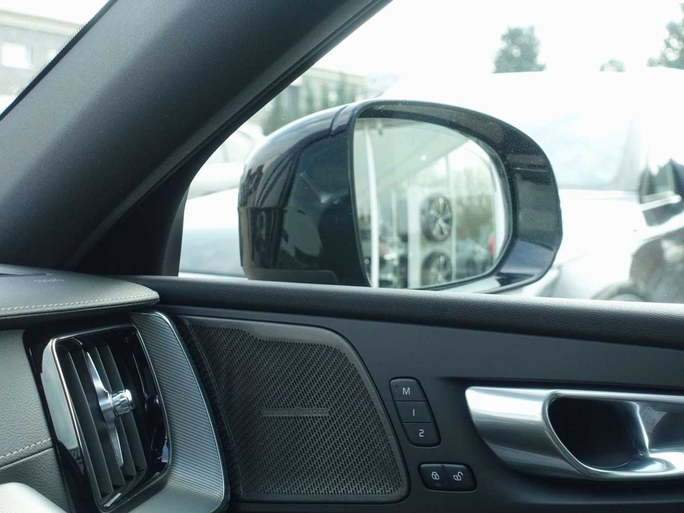 Volvo  Recharge Black Edition Ultimate T8 AWD/360°