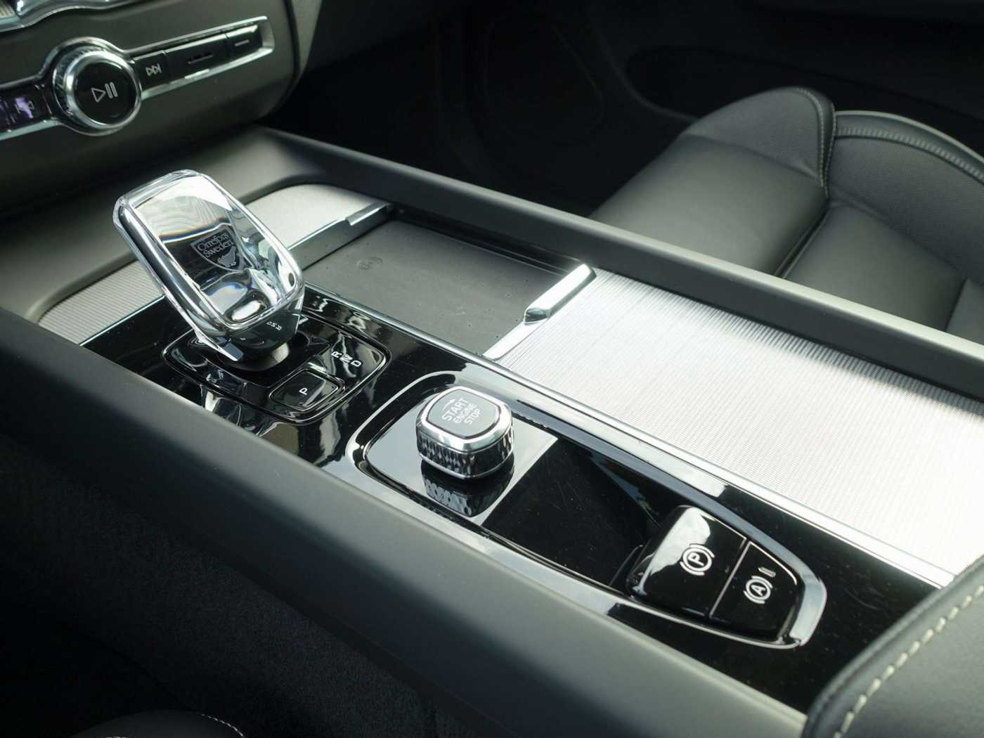 Volvo  Recharge Black Edition Ultimate T8 AWD/360°