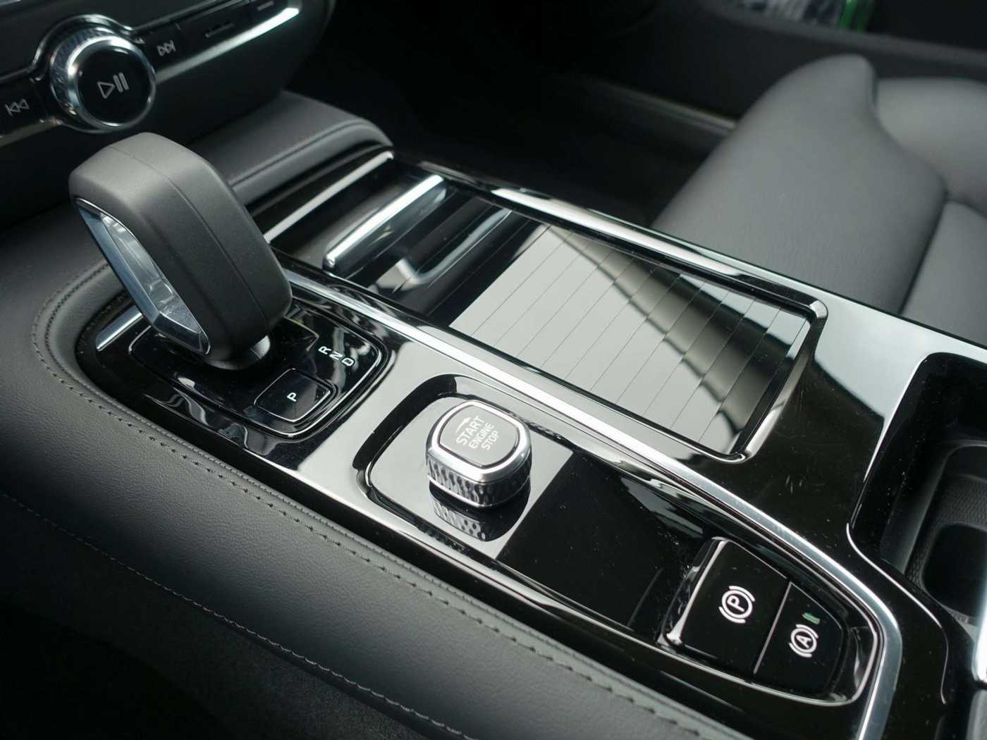 Volvo  Plus T6 AWD Dark/H&K/360°/Memory/BLIS
