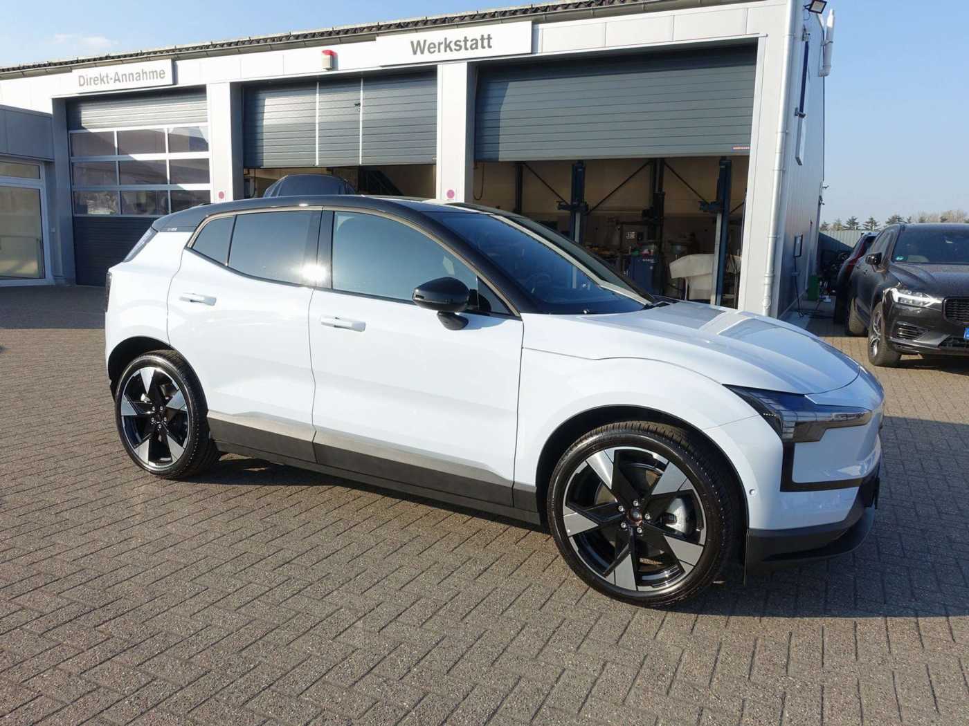 Volvo  Ultra, Twin Motor Performance/H&K/BLIS/360°