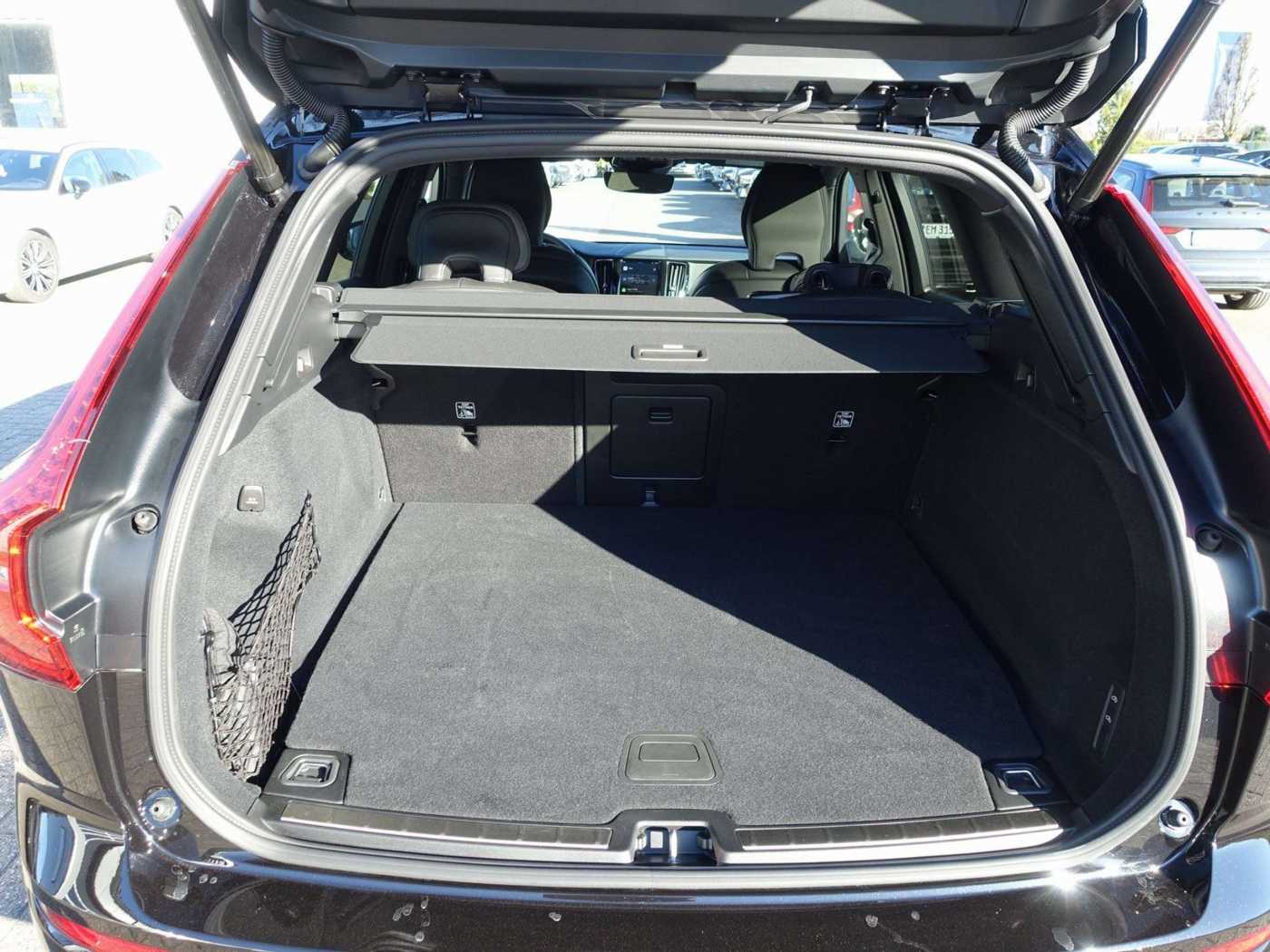 Volvo  Recharge Black Edition Plus T6 AWD/Four-C