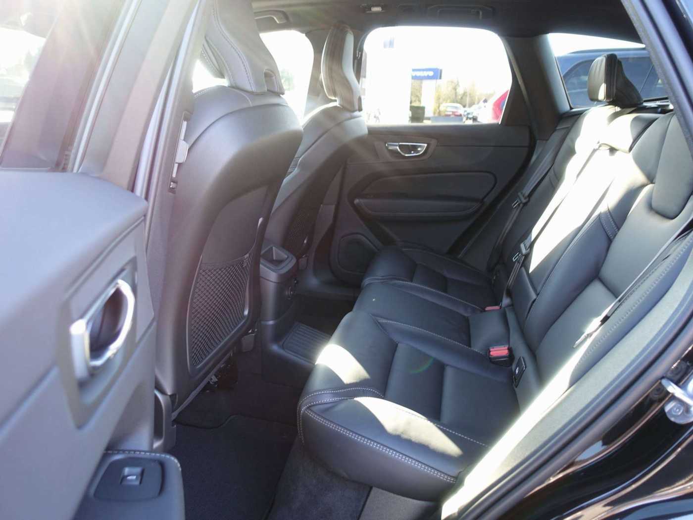 Volvo  Recharge Black Edition Plus T6 AWD/Four-C