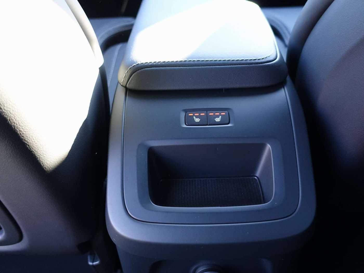 Volvo  Recharge Black Edition Plus T6 AWD/Four-C