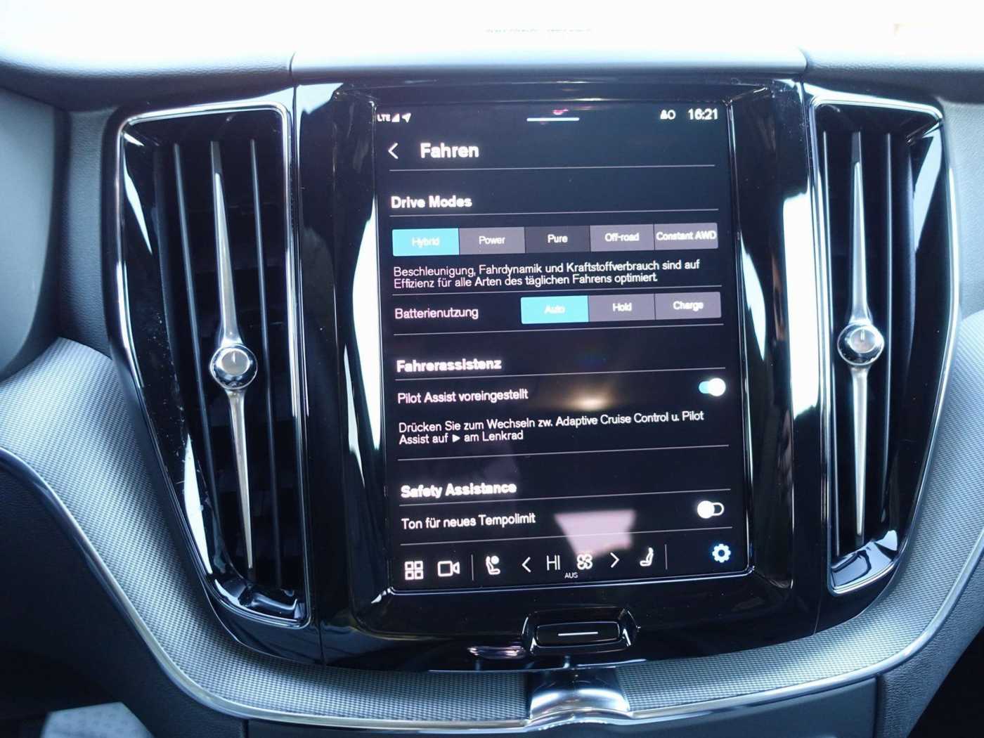 Volvo  Recharge Black Edition Plus T6 AWD/Four-C